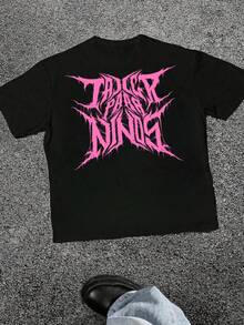 Pink Gothic Logo Soft Comfortable Crew Neck Short Sleeve Graphic Tee Streetwear Fashion Top for All Seasons Casual Streetwear Round Neck Tshirt - Negro - Ver 1