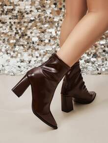 2025 Nouvelles bottes cheville hautes de style haut de gamme à bout pointu et talon épais pour femmes, bottes cheville françaises chics et fines - Tabac - Voir 2