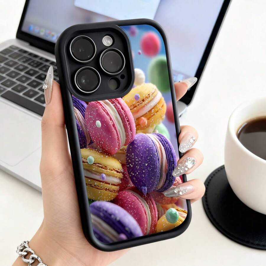 Cubierta de teléfono con borde negro y diseño de macarons coloridos para iPhone 14 Pro Max funda protectora con estampado de dulces franceses ideal para uso diario en oficina o casa - Negro - Ver 1