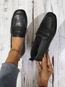 2025 Nuevos mocasines casuales de estilo británico para mujer, de unicolor, con diseño slip-on, minimalistas pero a la moda, planos, cómodos, versátiles y elegantes, adecuados para vestidos y pantalones, con suela y material suaves, ideales para estudiantes y trabajadores de oficina, aptos para todas las estaciones - Negro - Ver 1