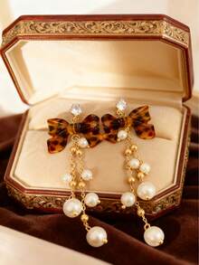 一对时尚复古蝴蝶结吊坠水钻仿珍珠耳环，奢华而温柔的耳环风格，适合女性日常生活、旅行、约会、餐饮派对、海滩度假、返校季节、毕业季节佩戴、节日礼物和派对礼物。情人节、妈妈、母亲、母亲节、礼物 - 彩色 - 查看 7