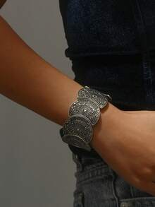 1pc Fashion Zinc Alloy Bohemian Engraved Totem Personalized Creative Vintage Silver Bracelet Bangle For Women Daily Wear Vacation Party - Personalized Totems - View 3