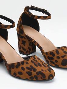 Giày sandal nữ quai ngang khoét lỗ mũi tròn mùa hè, giày cao gót kín mũi bằng da lộn in họa tiết da báo mới, thoải mái và đa năng cho mùa xuân và mùa thu. - Beo - Xem 5