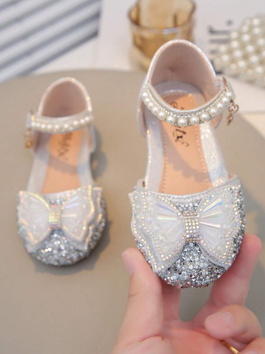 1 Pair Girls' Sandals With Pink Color, Crystal, Pearl, Bow Decor, Gliiter PU Patchwork Round Toe Flat Sandals, Suitable For Daily Wear, Dance, Outdoor, Festivals, Parties, Glitter Decorated Princess Shoes, Suitable For Spring, Summer, Autumn