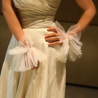 1 Pair Minimalist Lightweight Sheer Fabric Faux Pearl Beaded Bridal Arm Sleeves, Short And Elegant Valentine's Day Accessories