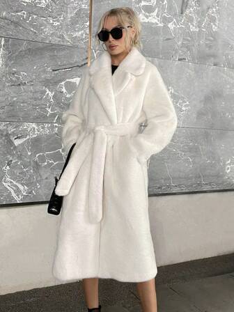 Cappotto invernale da donna in colore unito con pelliccia sintetica