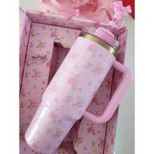 STANLEYss 40oz Cup Love Shack Fancy. 40OZ / 1.18 L Stainless Steel Double Wall Vacuum Insulated Tumbler With Lid And Straw For Water.   Exquisite Pattern Tumbler.   Large-Capacity Cup, Travel Mug, Coffee Mug, Car Mug, Water Cup, Outdoor Camping, Driving, Birthday Gift, Christmas Holiday Gift For Who You Care, Handy Cup For Ice Drinks & Hot Drinks. - 40oz/1180ml - Xem 10