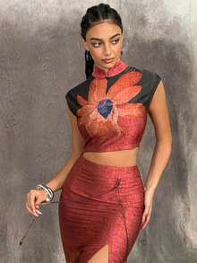 Faeriesty بلوزة صينية جديدة فاخرة للنساء مع ياقة صغيرة على الطراز الصيني وأكمام قصيرة أنيقة، تتميز بنقش زهري فني - مثالية للعشاء الرسمي وحفلات السجادة الحمراء وحفلات الزفاف الفاخرة والولائم الرسمية والفعاليات التجارية الرفيعة لتعزيز الرقي والأناقة في التجمعات الراقية. ملابس رأس السنة الجديدة - احمر خشبي - مشاهدة 5