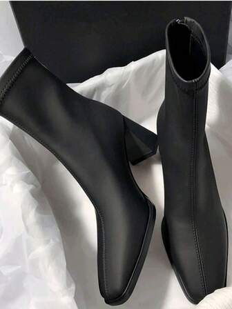 2025 Höst/Vinter Nya Dammode Stövlar, Svarta Läderstövlar med Fyrkantig Tå, Eleganta Retro Stövlar med Grov Klack och Dragkedja Bak, Snygga Korta Stövlar, Mångsidiga &