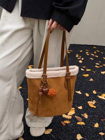 Nuevo bolso de cubo de gamuza con parches de felpa dulce y lindo, estilo coreano de moda casual de alta calidad, adecuado para salir, ir al trabajo, elegante bolso de hombro y bolso de mano para mujeres, otoño/invierno