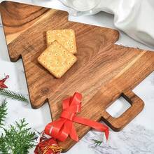 Christmas Tree-Shaped Cutting Board Holder With Handle - 33 Cm X 23 Cm X 1.5 Cm. Wood Grain Design, Sturdy Wooden Structure, Suitable For Cutting Vegetables, Fruits, Cooked Food, Cheese Board, Easy To Clean, Home Decoration Tray, Serving Plate For Party Food, Ideal Gift Choice For New Year, Mother's Day, And Cooking Enthusiasts.