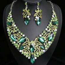 Bộ trang sức đính đá sang trọng, cao cấp, thích hợp cho cô dâu trong đám cưới, tiệc tùng, các dịp trang trọng, gồm 3 món dây chuyền và bông tai dành cho nữ. - Bộ trang sức - Xem 10