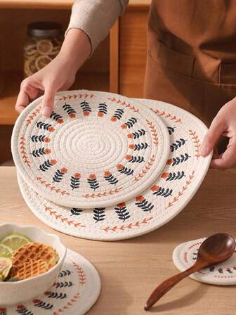1pc Cute Floral Pot Holder, Thick Round Hand-Woven Heat Insulation Pad, Table Mat, Bowl Coaster