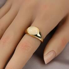 一款时尚、高端、甜美浪漫的可调节开口戒指，精致百搭，款式多样，适合日常佩戴和节日场合，可作为礼物送给朋友或爱人。