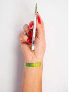 Holographic Glitter Pigmented Eyeliner Pencil That Blends Easy - Aurora Line By Luisance - 綠色 - 查看 1