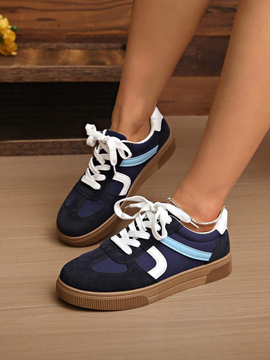 Plus Size Women Comfortable Lace-Up Casual Sports Sneakers