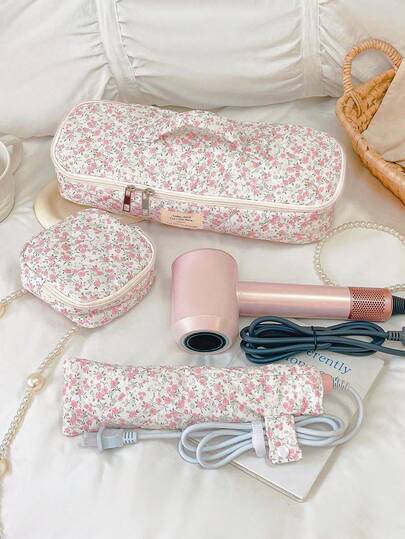 1 st/set heltäckande, quiltad hårtorksförvaringsväska med blommönster, nätficka inuti, locktångsförvaringsväska, hårspännenförvaringsväska, kosmetikaväska, sminkväska, smyckesorganisatör, multifunktionell förvaringsväska, hårtorkshållare, hårverktygsväska, reseorganisatör, väska för hårverktyg (locktång, hårtork), hårspännen, plattång, perfekt för hemmet och resor, researtiklar, kryssningsartiklar, brudtärnepresenter, mammapresenter