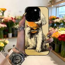 Funda para telefono con borde negro y parte trasera amarilla con estampado de perro comiendo hamburguesa y texto CASETTO ideal para uso diario en tiendas de flores y eventos sociales Aplicable a los teléfonos de la serie Apple y Galaxy - Negro - Ver 1