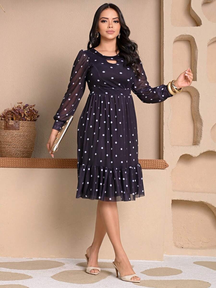 Vestido Midi Tule de Malha Forrado Poá Manga Longa Romântico Elegante Moda Evangélica com Recorte no Decote – Santa Modas - Preto - Visão 1