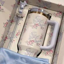 STANLEYss 40oz Cup Love Shack Fancy. 40OZ / 1.18 L Stainless Steel Double Wall Vacuum Insulated Tumbler With Lid And Straw For Water.   Exquisite Pattern Tumbler.   Large-Capacity Cup, Travel Mug, Coffee Mug, Car Mug, Water Cup, Outdoor Camping, Driving, Birthday Gift, Christmas Holiday Gift For Who You Care, Handy Cup For Ice Drinks & Hot Drinks. - 40oz/1180ml - Xem 17