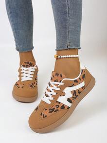 撞色纯色学院风休闲运动鞋，女士春夏秋季款，系带豹纹拼接白色平底休闲鞋，复古时尚户外运动跑步鞋，大码欧码鞋楦