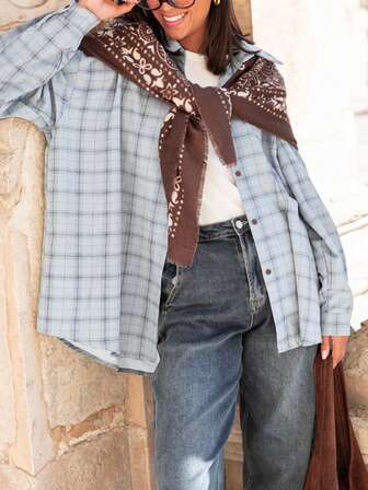 新款时尚优雅口袋翻领椰子纽扣格子长袖休闲衬衫，适合日常、度假、办公、旅行等场合。