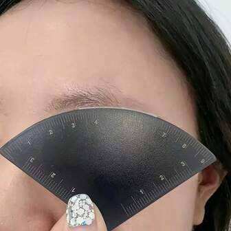 Un modèle de façonnage des sourcils, Une règle à dessin de sourcils en fer d'1 minute, Un outil de dessin de sourcils portable, Un outil de dessin de sourcils d'1 minute pour les artistes de tatouage débutants, Un kit de modèles multi-styles, Bon marché, Remplissage de bas de Noël, Maquillage, Outils de maquillage, Articles bon marché, Cadeaux, Cadeaux pour femmes, Cadeaux de Noël