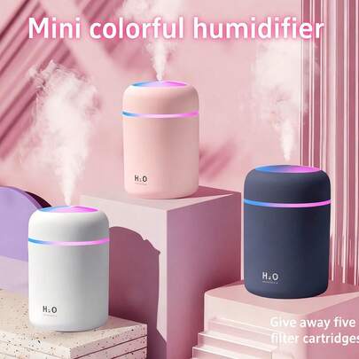 1 pieza Humidificador y difusor de aire, libera fragancias (difunde y distribuye inteligentemente los aromas), mejora el olor de espacios o interiores de automóviles, produce niebla para humidificación, portátil y mini, compatible con alimentación USB, luz ambiente de 7 colores cambiantes, mejora la atmósfera. Adecuado para automóviles (compatible con todos los modelos), dormitorios, escritorios y oficinas. Es el regalo perfecto para fiestas como Navidad, Halloween y cumpleaños.