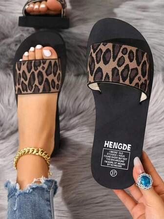 Sandalias planas de verano nuevas y casuales para mujer, con estampado de leopardo elástico y sexy, de plástico ligero para usar en interiores, ideales para fiestas en la playa de Hawái, cómodas sandalias de playa