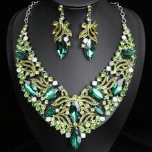 Bộ trang sức đính đá sang trọng, cao cấp, thích hợp cho cô dâu trong đám cưới, tiệc tùng, các dịp trang trọng, gồm 3 món dây chuyền và bông tai dành cho nữ. - Bộ trang sức - Xem 12