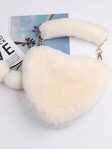 这款2026新款儿童INS风小方包采用链条肩带和毛绒材质，饰有韩式爱心图案。它是秋冬季节的完美配饰，也是送给女孩的绝佳礼物，适合情人节和新年等节日。 - 彩色 - 查看 7