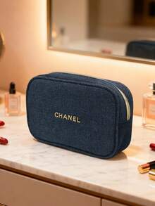 CHANEL 海军蓝斜纹软呢化妆包，拉链封口，金色箔印标志，旅行洗漱包 - 藍色 - 查看 1