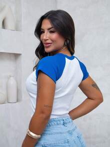 Árbora Elegance - Women's Cropped Blouse Brazil Edition - Embroidered Flag - Premium Ribbed Fabric - Top - T-Shirt - Blouse - Shirt - 白色/藍色 - 查看 2