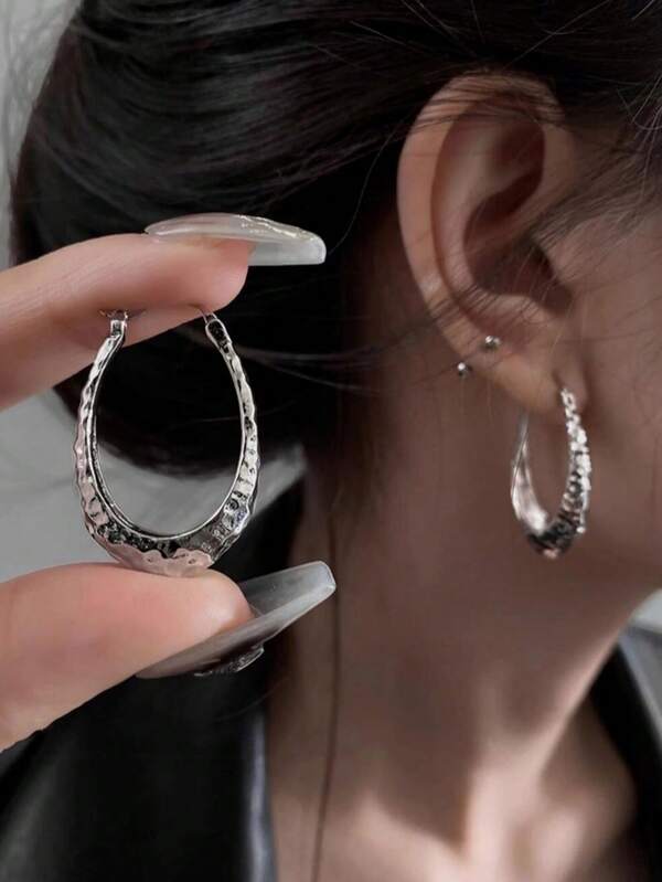1 Pair Minimalist Silver Oval Convex & Concave Hoop Earrings