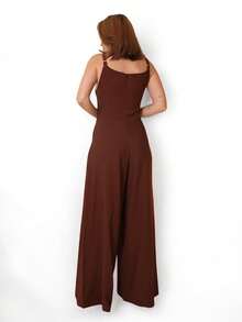 Women's Sleeveless Jumpsuit With A V-Neck And Bare Back In Woven Fabric. - 巧克力棕色 - 查看 4
