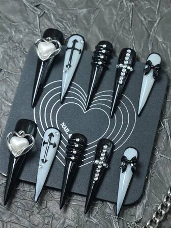 CrystalHola 10 piezas de uñas postizas hechas a mano, uñas de punta francesa, uñas de stiletto, uñas negras con rhinestones y corazones plateados, uñas brillantes navideñas, uñas lujosas, estilo Y2K, adecuadas para festivales de música, fiestas y uso diario, otoño e invierno, un buen regalo para niñas y mujeres, uñas de Año Nuevo.