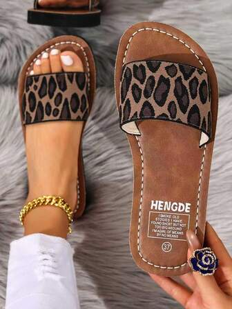 Sandalias planas de verano nuevas para mujer, de estilo casual y sexy con estampado de leopardo elástico, tipo slip-on, de plástico ligero para usar en interiores, ideales para fiestas en la playa de Hawái, cómodas sandalias de playa