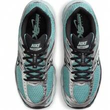 Women's Nike Air Max Moto 2K Cannon/Green Haze-Black (HQ2056 006) - 綠色 - 查看 5