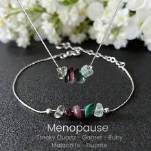 Dây chuyền pha lê thời kỳ mãn kinh là món quà trang sức pha lê chữa bệnh thủ công được làm từ các loại đá quý tự nhiên: Thạch anh khói, Garnet, Ruby, Malachite và Fluorite. - Tinh thể mãn kinh - Xem 4