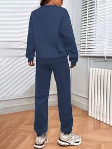 Women's Fall/Winter Fashionable Sportswear Set – Fleece-Lined For Warmth, Suitable For Fitness, Casual Running, And Training. The Loose, Stretchy Design Makes It A Must-Have For Everyday Wear After Workouts. This Two-Piece Set, Consisting Of A Sweatshirt And Trousers, Can Be Worn As Winter Sportswear, Loungewear, Or A Casual Outfit. The Classic Black Color Offers Excellent Warmth, Meeting Diverse Needs For Both Sports And Everyday Life. - 藍色 - 查看 2
