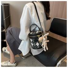 Sac à main pour femme, nouveau sac mode de niche, sac bandoulière matelassé, sac seau - Rose avec pendentif - Voir 8