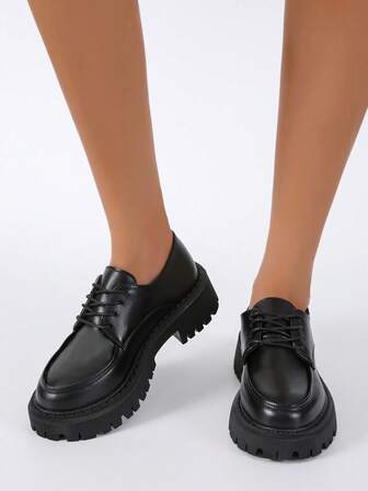 Mocasines de suela gruesa negros para mujer, nuevos oxfords de plataforma estilo británico, zapatos de cuero con cordones, adecuados para faldas, JK, uso diario, estilo escolar