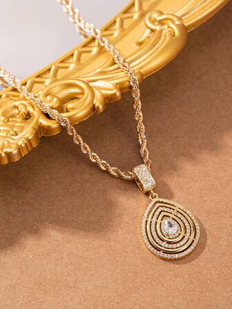 1件奢华精致的水滴形吊坠项链，时尚中性吊坠项链，适合派对、郊游、正式场合，也是馈赠亲友的理想之选。