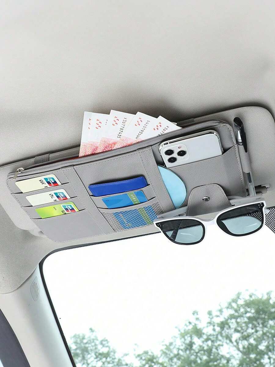 1个优质皮革拉链汽车遮阳板收纳袋，多口袋设计，带太阳镜架和卡槽，配有可调节松紧带，方便安装，男女通用汽车内饰配件，适用于轿车/SUV/卡车，必备文件和卡片收纳袋