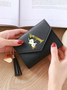 个性化花卉字母迷你钱包，可定制A-Z字母，饰有流苏和心形吊坠，适合日常使用，可装卡片、现金和小物件，是女性、名字爱好者和时尚达人的理想之选，适合购物、通勤和夜间外出，为您的配饰增添时尚个性，也是交换礼物、圣诞节和新年礼物的绝佳选择。 - 彩色 - 查看 5