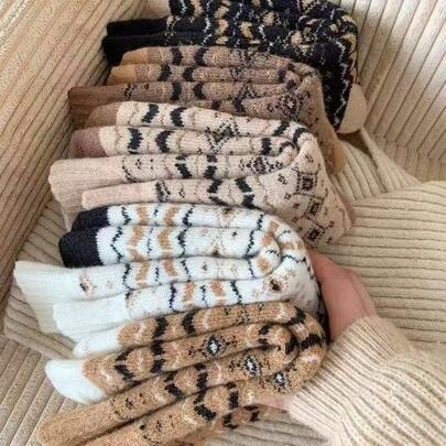 4/5 Pairs Retro Geometric Pattern Mid-Calf Socks, Suitable For Daily Wear And Vintage Outfits, Autumn/Winter