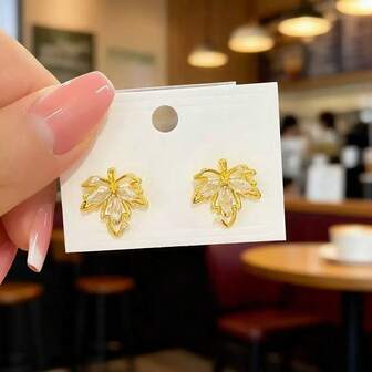 1 Par de Brincos de Botão com Folha de Bordo de Zircônia de Cobre na Moda, Brincos Requintados e Sofisticados