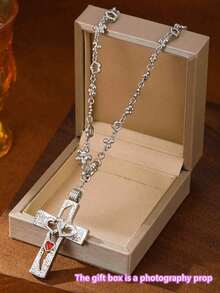 Colar vintage com pingente de cruz em ouro 14K, unissex, com design de coração vazado, cravejado com zircônias vermelhas e corrente vazada em formato de flor. Uma joia moderna e elegante, perfeita para ocasiões religiosas, Dia das Mães, aniversários, Dia dos Namorados e Natal. - Cruz de Coração Vazado - Ver 8