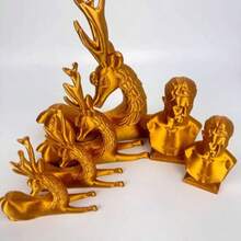 Decoração de Bolo Original da Gazela Vermelha do Jogo Delta Action - Artesanato em Resina de Alta Qualidade, Detalhamento Requintado, Figura de Colecionador, Decoração Doméstica, Acessório de Mesa de Escritório, Presente para Fãs de Jogos, Design Único, Material Durável, Ornamento Criativo