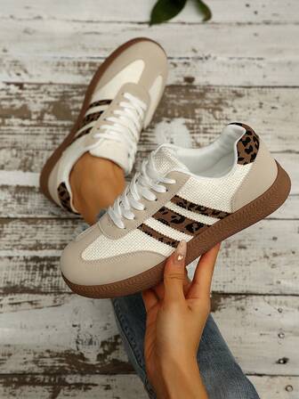 女士休闲运动鞋，时尚厚底，四季皆宜，平底休闲鞋，学生户外系带运动鞋